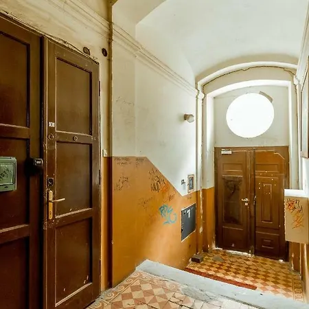 Old Train Station Apartman *